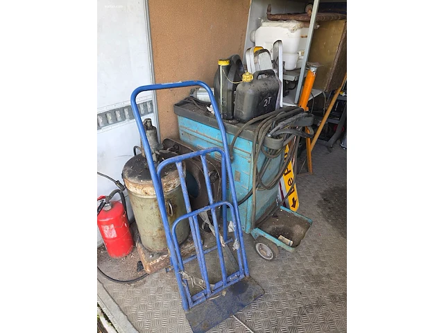 Resterende inhoud garage, buitenterrein en... - afbeelding 7 van  26