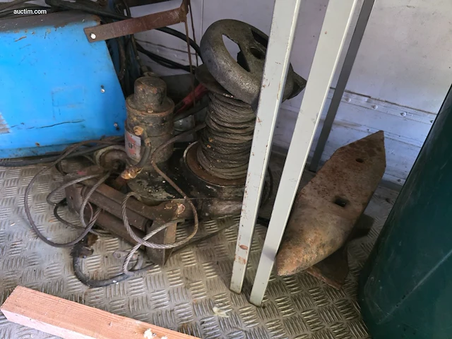 Resterende inhoud garage, buitenterrein en... - afbeelding 9 van  26