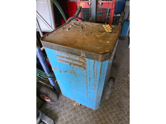 Resterende inhoud garage, buitenterrein en... - afbeelding 13 van  26