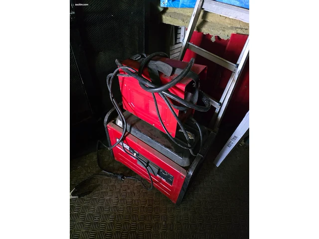 Resterende inhoud garage, buitenterrein en... - afbeelding 17 van  26