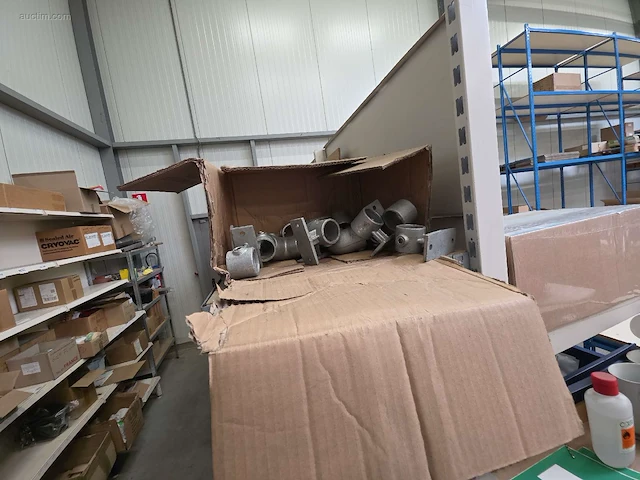 Resterende inhoud magazijn en kantoor nn - afbeelding 16 van  36