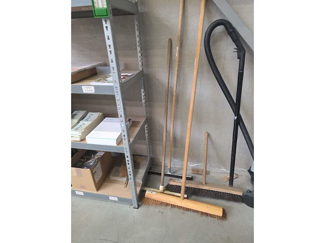 Resterende inhoud magazijn en kantoor nn - afbeelding 35 van  36