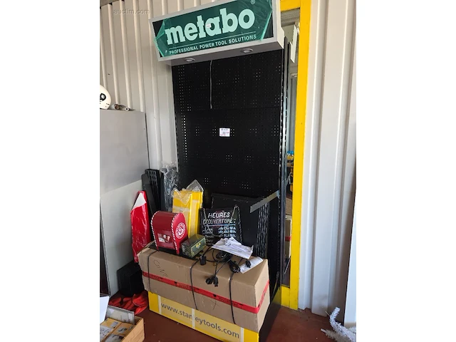 Resterende inhoud showroom en kantoor metabo,... - afbeelding 12 van  34