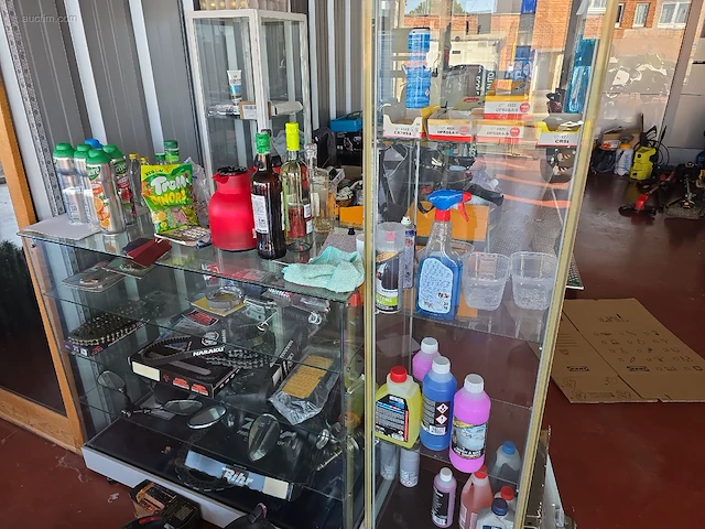 Resterende inhoud showroom en kantoor metabo,... - afbeelding 33 van  34