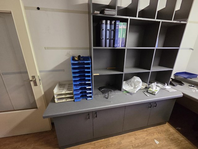 Restinhoud bureauruimte - afbeelding 17 van  20