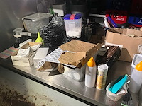 Restinhoud (drank, servies en diversen) - afbeelding 4 van  21