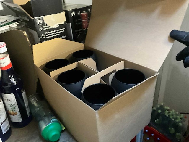 Restinhoud (drank, servies en diversen) - afbeelding 17 van  21