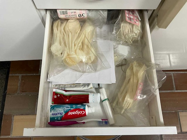 Restinhoud keukenruimte - afbeelding 13 van  13