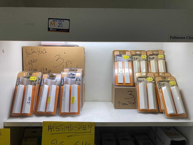 Restpartij olie, cleaners, laminaat kit, bevestigingsmateriaal enzovoorts - afbeelding 2 van  40