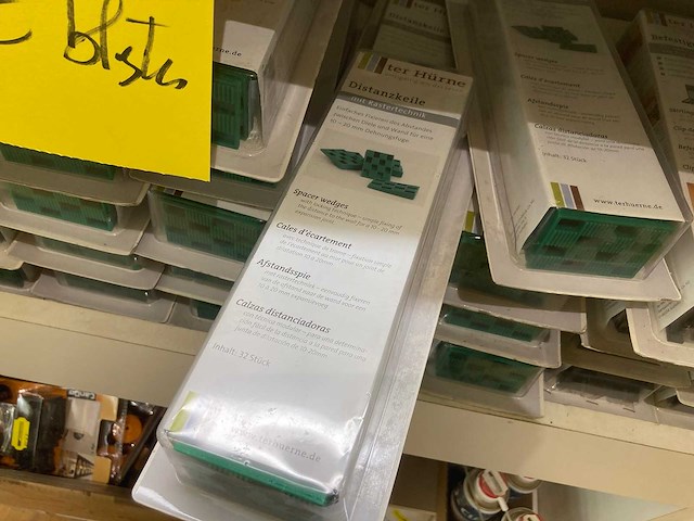 Restpartij olie, cleaners, laminaat kit, bevestigingsmateriaal enzovoorts - afbeelding 5 van  40