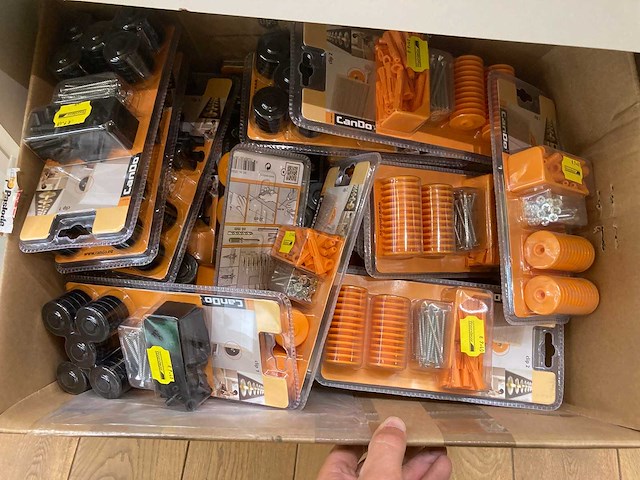 Restpartij olie, cleaners, laminaat kit, bevestigingsmateriaal enzovoorts - afbeelding 7 van  40