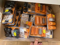 Restpartij olie, cleaners, laminaat kit, bevestigingsmateriaal enzovoorts - afbeelding 7 van  40