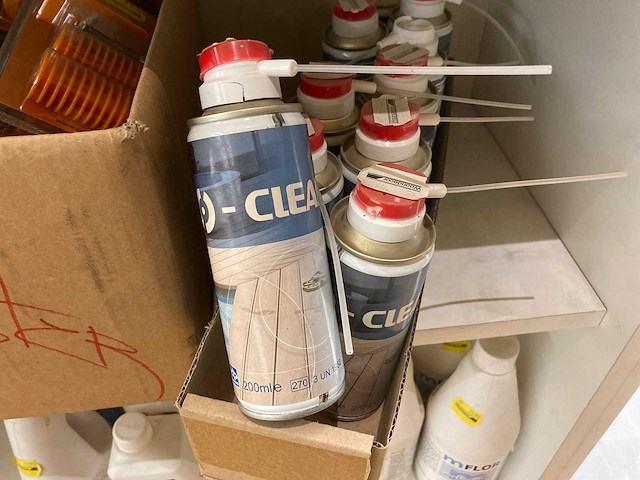 Restpartij olie, cleaners, laminaat kit, bevestigingsmateriaal enzovoorts - afbeelding 9 van  40