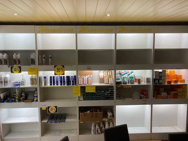 Restpartij olie, cleaners, laminaat kit, bevestigingsmateriaal enzovoorts - afbeelding 1 van  40