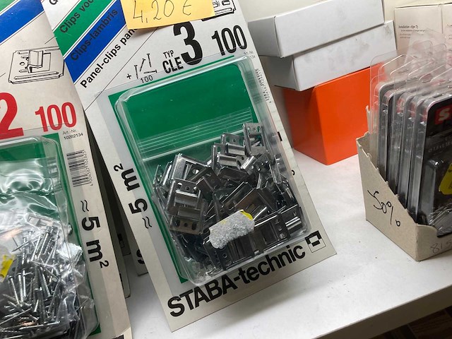 Restpartij olie, cleaners, laminaat kit, bevestigingsmateriaal enzovoorts - afbeelding 13 van  40