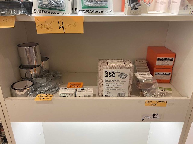 Restpartij olie, cleaners, laminaat kit, bevestigingsmateriaal enzovoorts - afbeelding 14 van  40