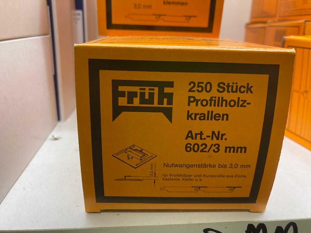 Restpartij olie, cleaners, laminaat kit, bevestigingsmateriaal enzovoorts - afbeelding 17 van  40