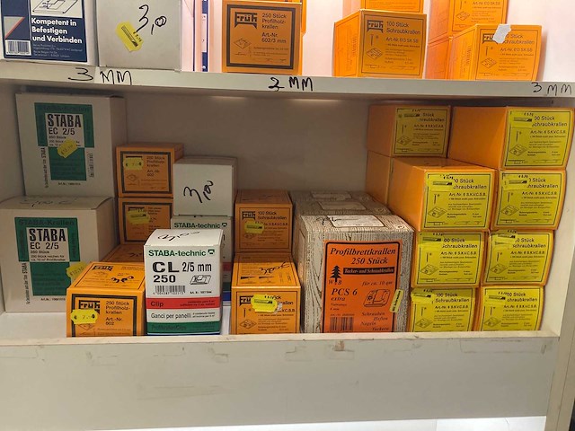 Restpartij olie, cleaners, laminaat kit, bevestigingsmateriaal enzovoorts - afbeelding 18 van  40