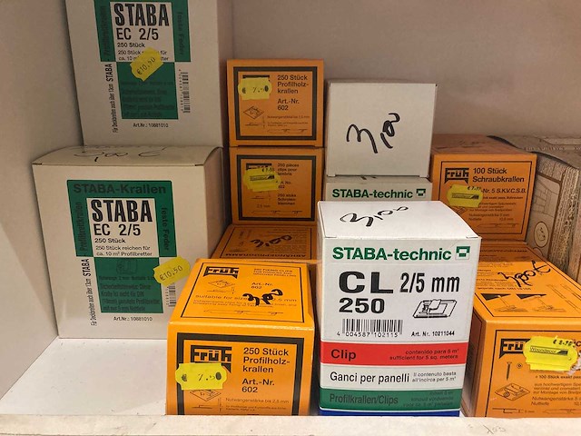 Restpartij olie, cleaners, laminaat kit, bevestigingsmateriaal enzovoorts - afbeelding 20 van  40