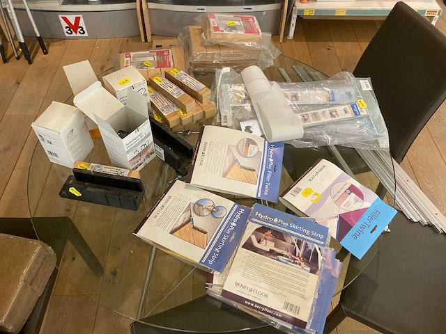 Restpartij olie, cleaners, laminaat kit, bevestigingsmateriaal enzovoorts - afbeelding 21 van  40