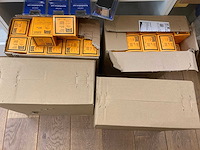 Restpartij olie, cleaners, laminaat kit, bevestigingsmateriaal enzovoorts - afbeelding 25 van  40