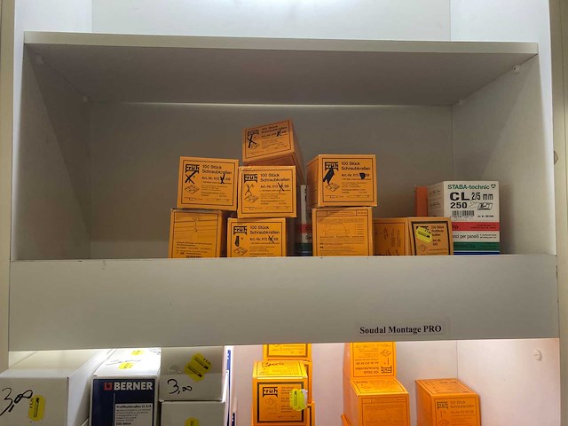 Restpartij olie, cleaners, laminaat kit, bevestigingsmateriaal enzovoorts - afbeelding 32 van  40