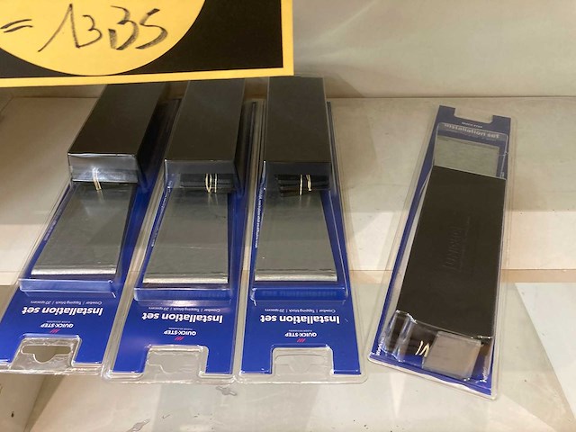 Restpartij olie, cleaners, laminaat kit, bevestigingsmateriaal enzovoorts - afbeelding 39 van  40