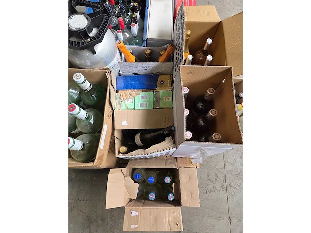 Restpartij sterke dranken - wijn - champagne - afbeelding 8 van  9