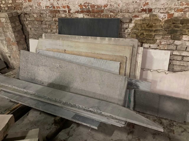 Restplaten marmers en belgische blauwe steen - afbeelding 1 van  2