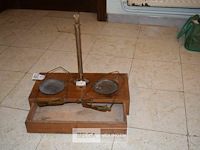 Retro apotheek weegschaal - niet compleet - afbeelding 1 van  3