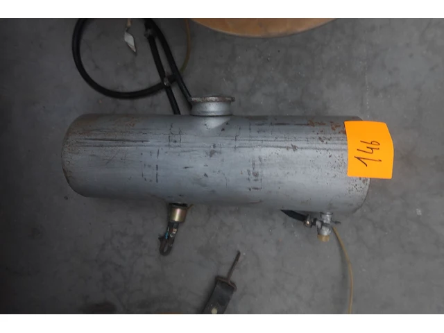 Retro benzinetank - afbeelding 1 van  2