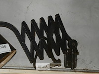 Retro industriële werklamp met verstelbare arm - afbeelding 2 van  3