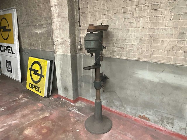 Retro kolomboormachine - afbeelding 1 van  1