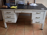 Retro metalen bureau - afbeelding 1 van  4