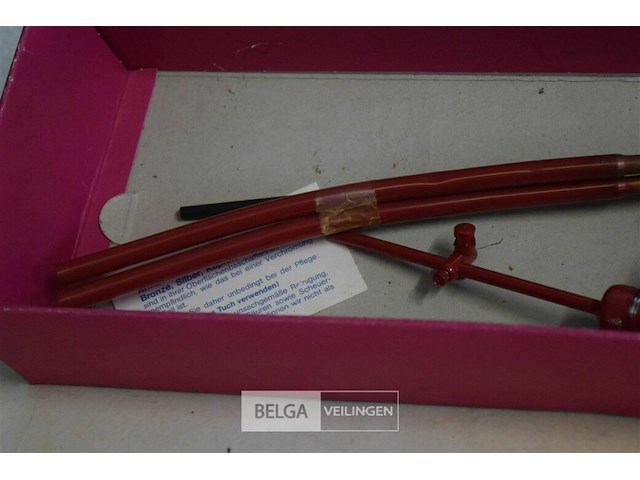 Retro rode badkraan - afbeelding 5 van  5