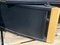 Retro tafeltje met schuifdeurtje - afbeelding 2 van  2