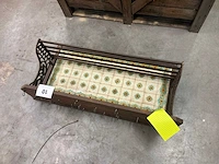 Retro wandkapstok (of hoedenplank) met faience tegels