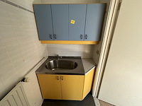 Retro wastafel met hangkasten - afbeelding 1 van  4