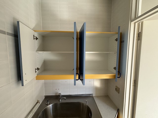 Retro wastafel met hangkasten - afbeelding 3 van  4
