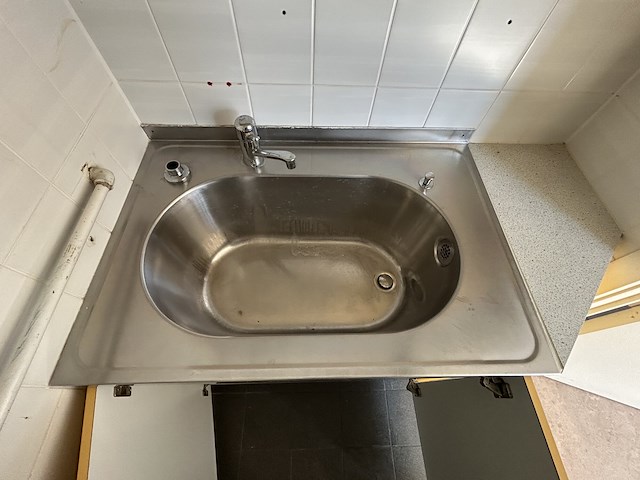 Retro wastafel met hangkasten - afbeelding 4 van  4