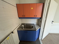 Retro wastafel met hangkastjes - afbeelding 1 van  4