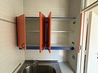 Retro wastafel met hangkastjes - afbeelding 2 van  4
