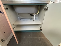 Retro wastafel met hangkastjes - afbeelding 4 van  4