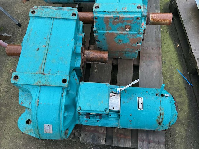 Rexnord. elektromotor met vertragingskast - afbeelding 1 van  4