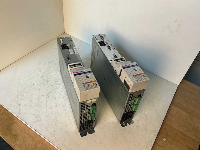 Rexroth indradrive c hcs02.1e-w0028 drive (2x) - afbeelding 1 van  6