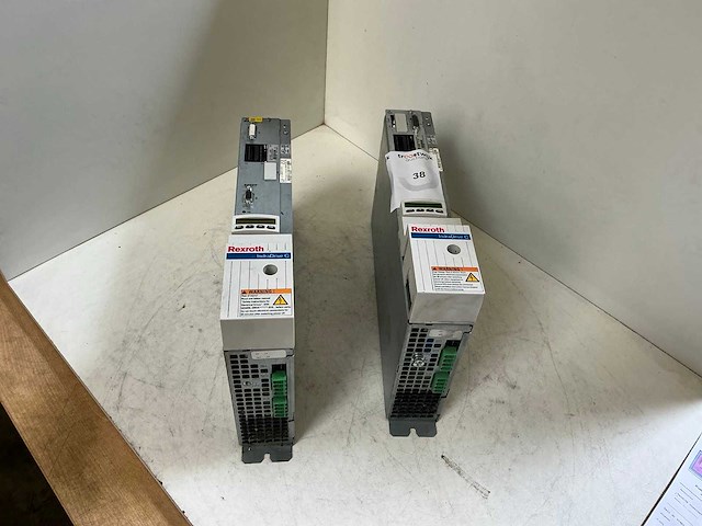 Rexroth indradrive c hcs02.1e-w0028 drive (2x) - afbeelding 1 van  9