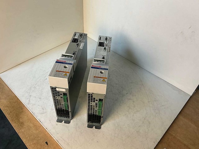 Rexroth indradrive c hcs02.1e-w0028 drive (2x) - afbeelding 1 van  1