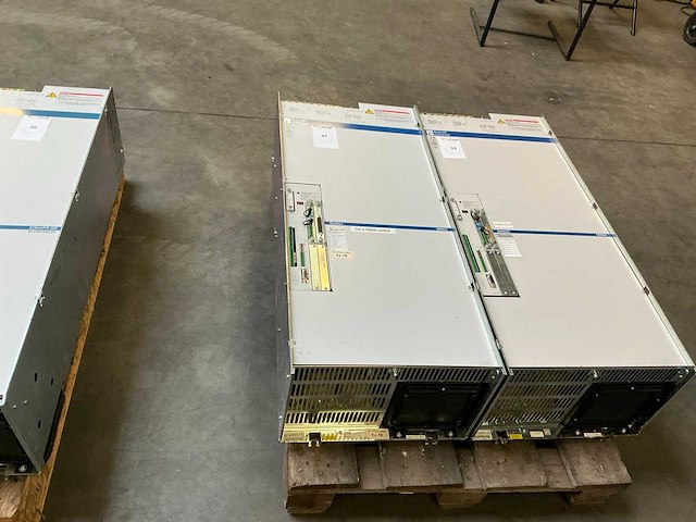 Rexroth indramat diax03 / dkr02 industriële servo aandrijfregelaar - afbeelding 1 van  9