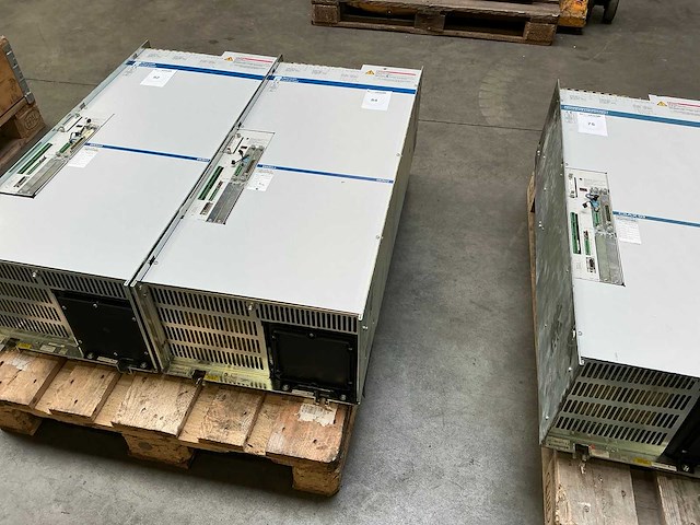 Rexroth indramat diax03 / dkr02 industriële servo aandrijfregelaar - afbeelding 1 van  8