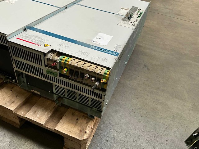 Rexroth indramat diax03 / dkr02 industriële servo aandrijfregelaar - afbeelding 2 van  10
